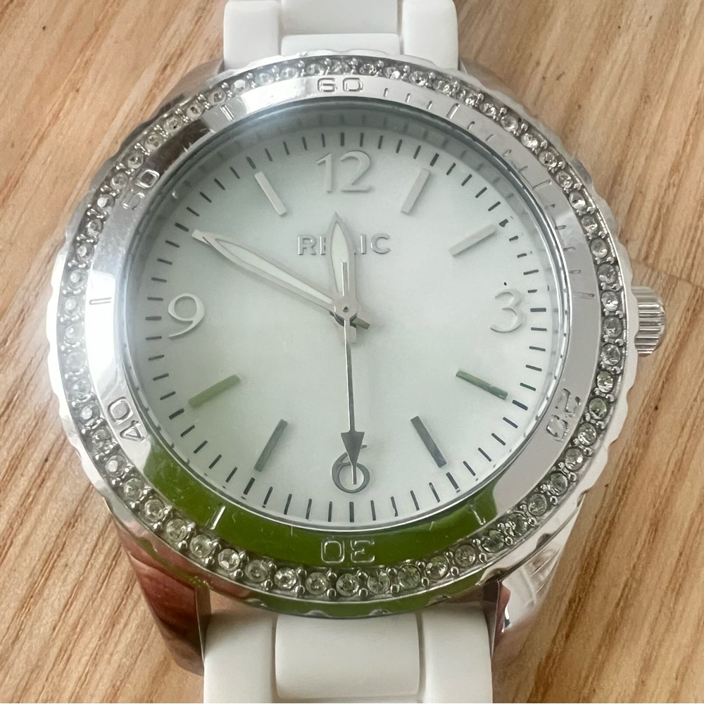 Relic ladies silver tone fashion watch NEW BATTERY